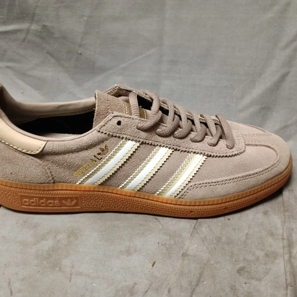 ADIDAS HANDBALL SPEZIAL BROWN/WHITE SUEDE TRAINERS – UK 4.5