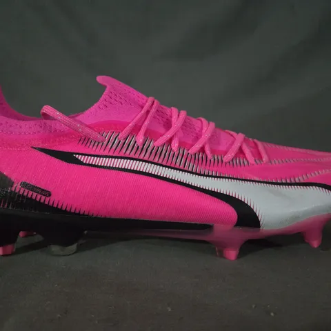 PAIR OF PUMA ULTRA FOOTBALL BOOTS IN PINK/WHITE/BLACK UK SIZE 8