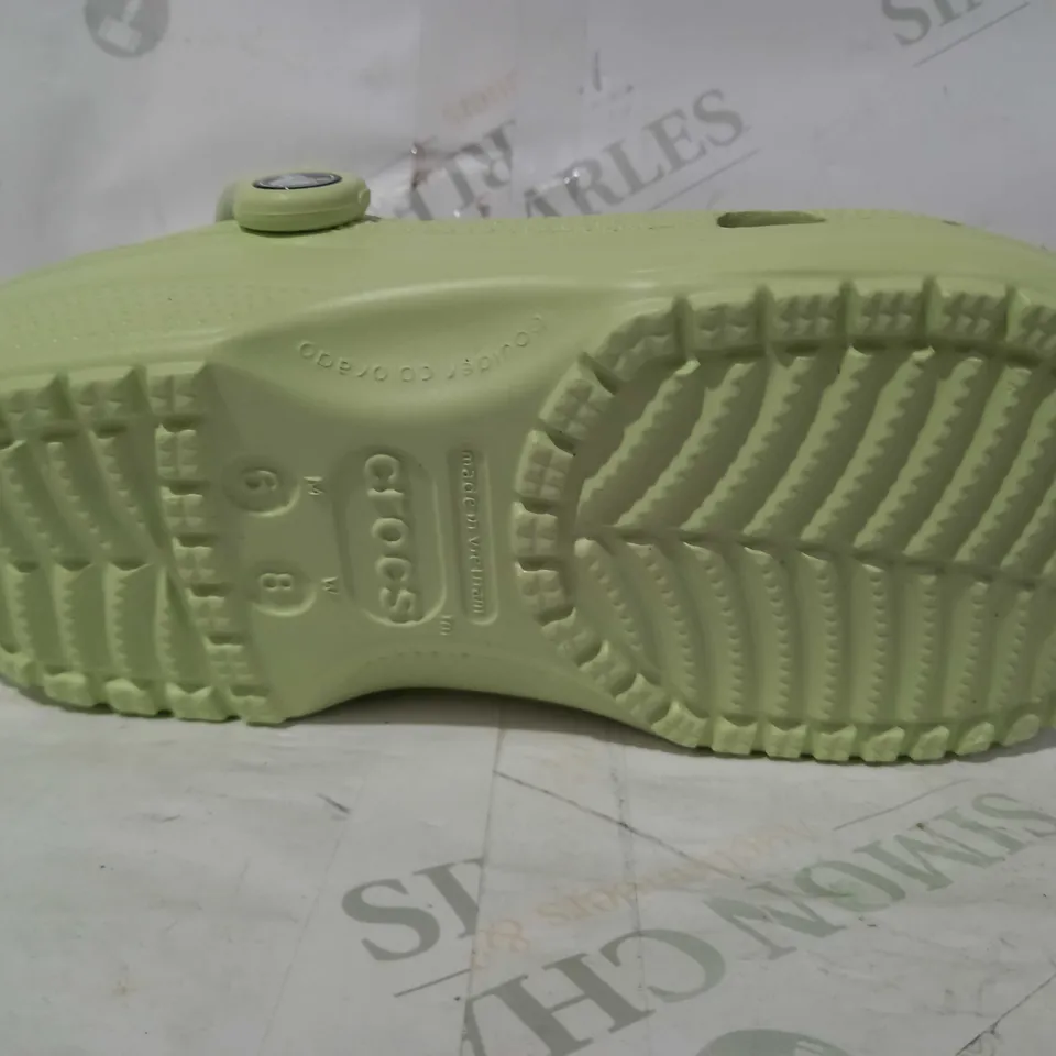 BOXED PAIR OF CROCS CLASSIC IN CELERY GREEN SIZE M6/W8