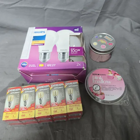 APPROXIMATELY 20 ASSORTED HOUSEHOLD ITEMS TO INCLUDE SCENTED CANDLES & LIGHT BULBS ETC 