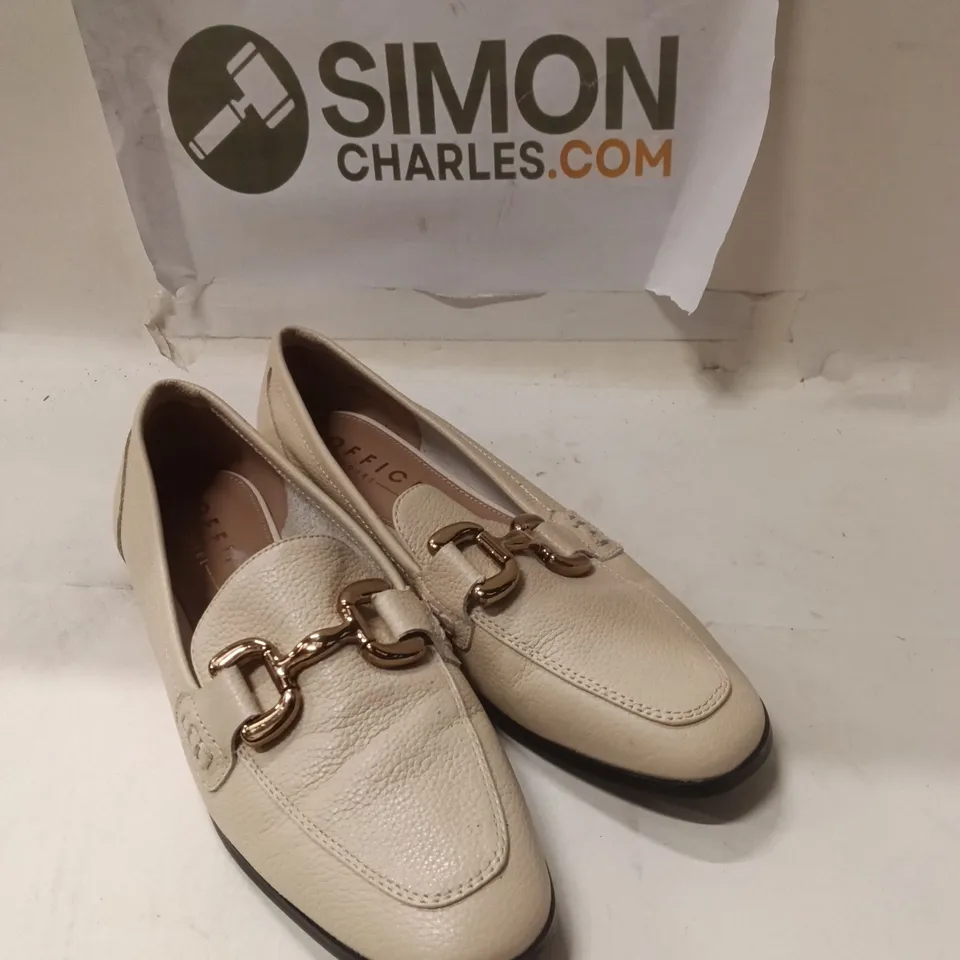 CREAM LEATHER LOAFERS WITH HORSEBIT HARDWARE – SIZE EU37