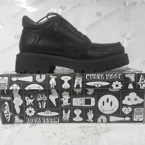 BRAND NEW BOXED PAIR OF KOI VEGAN LEATHER RORK WORKING BOOTS IN BLACK UK SIZE 8