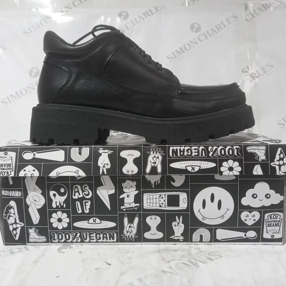 BRAND NEW BOXED PAIR OF KOI VEGAN LEATHER RORK WORKING BOOTS IN BLACK UK SIZE 8