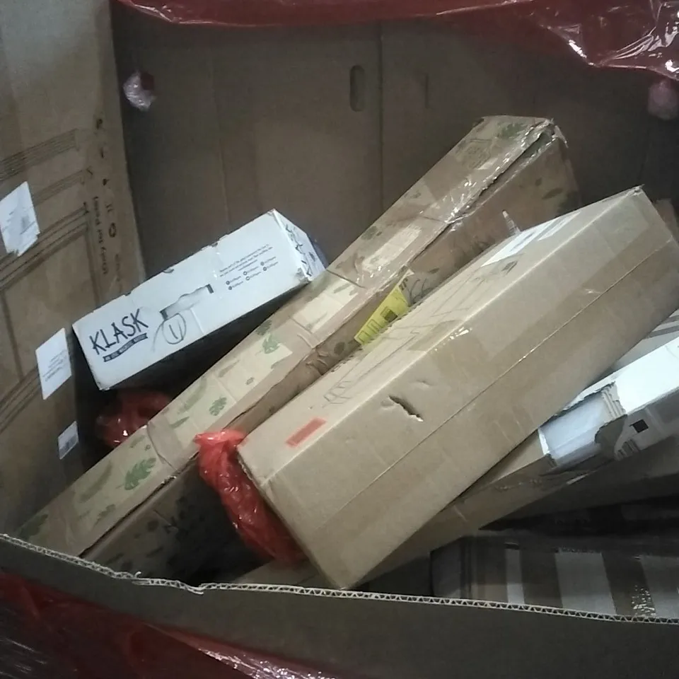 PALLET OF ASSORTED HOUSEHOLD GOODS AND PRODUCTS TO INCLUDE; DIGITAL AIR FRYER OVEN, CAT LITTER BOX, TALL PET GATE BOXED FURNITURE ETC