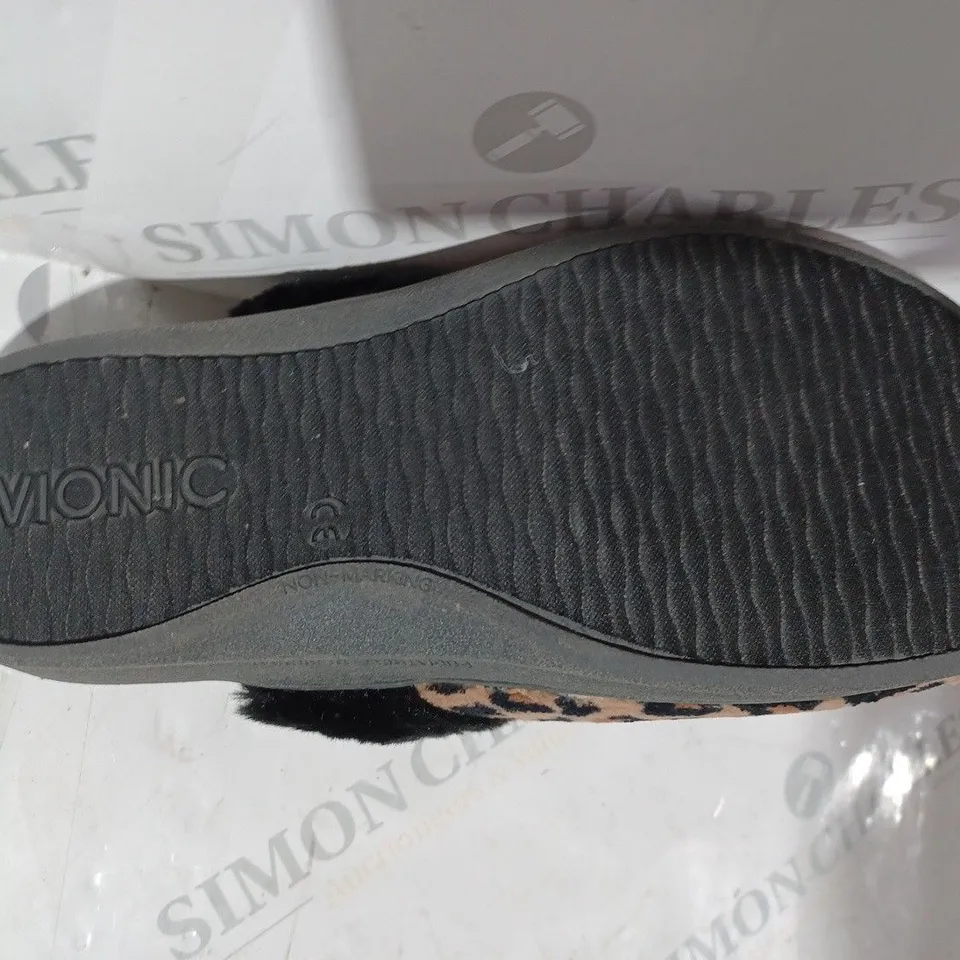 BOXED VIONIC MARIEL SLIPPERS IN LEOPARD PRINT SIZE 5