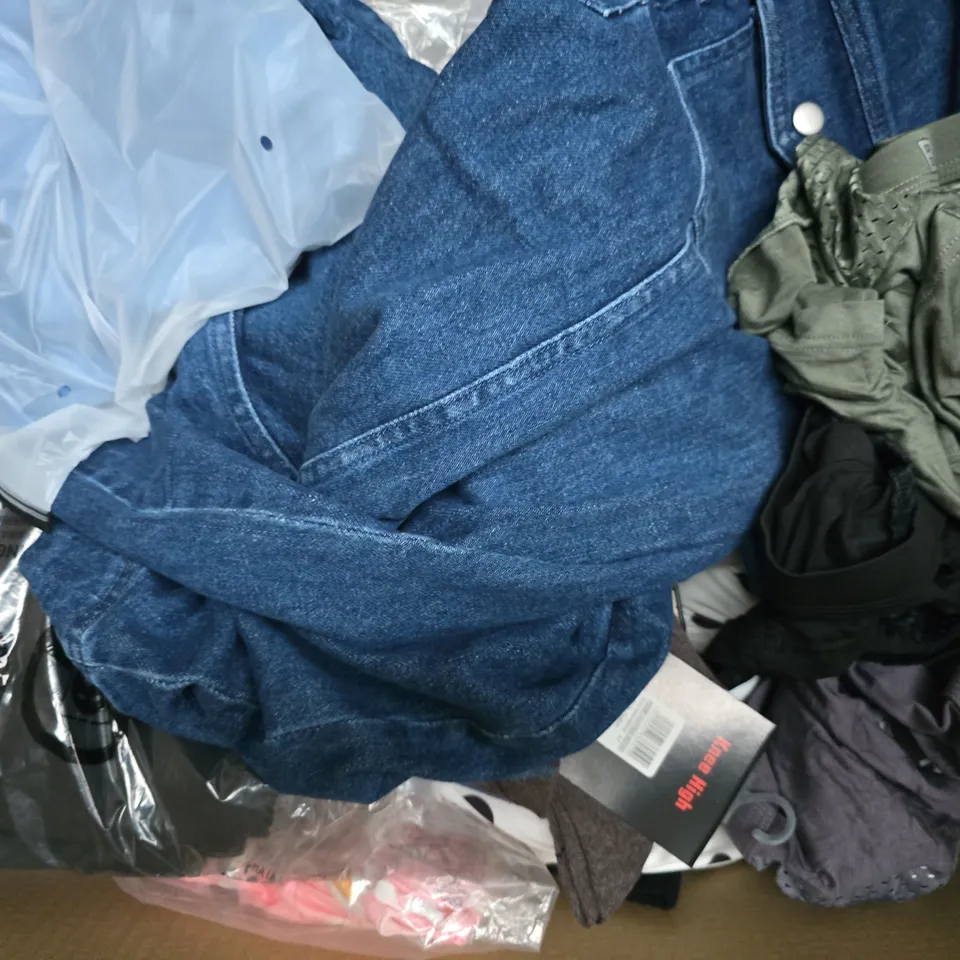 APPROXIMATELY 25 ASSORTED CLOTHING AND FASHION PRODUCTS IN VARIOUS STYLES AND SIZES - COLLECTION ONLY