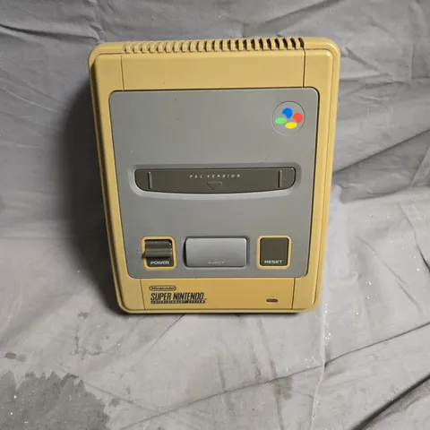 NINTENDO SUPER NINTENDO ENTERTAINMENT SYSTEM SNES (PAL VERSION) CONSOLE. NO POWER PACK OR ACCESSORIES