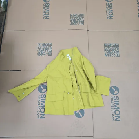 BOX OF APPROXIMATELY 15 ASSORTED CLOTHING ITEMS TO INCLUDE: YELLOW JACKET 