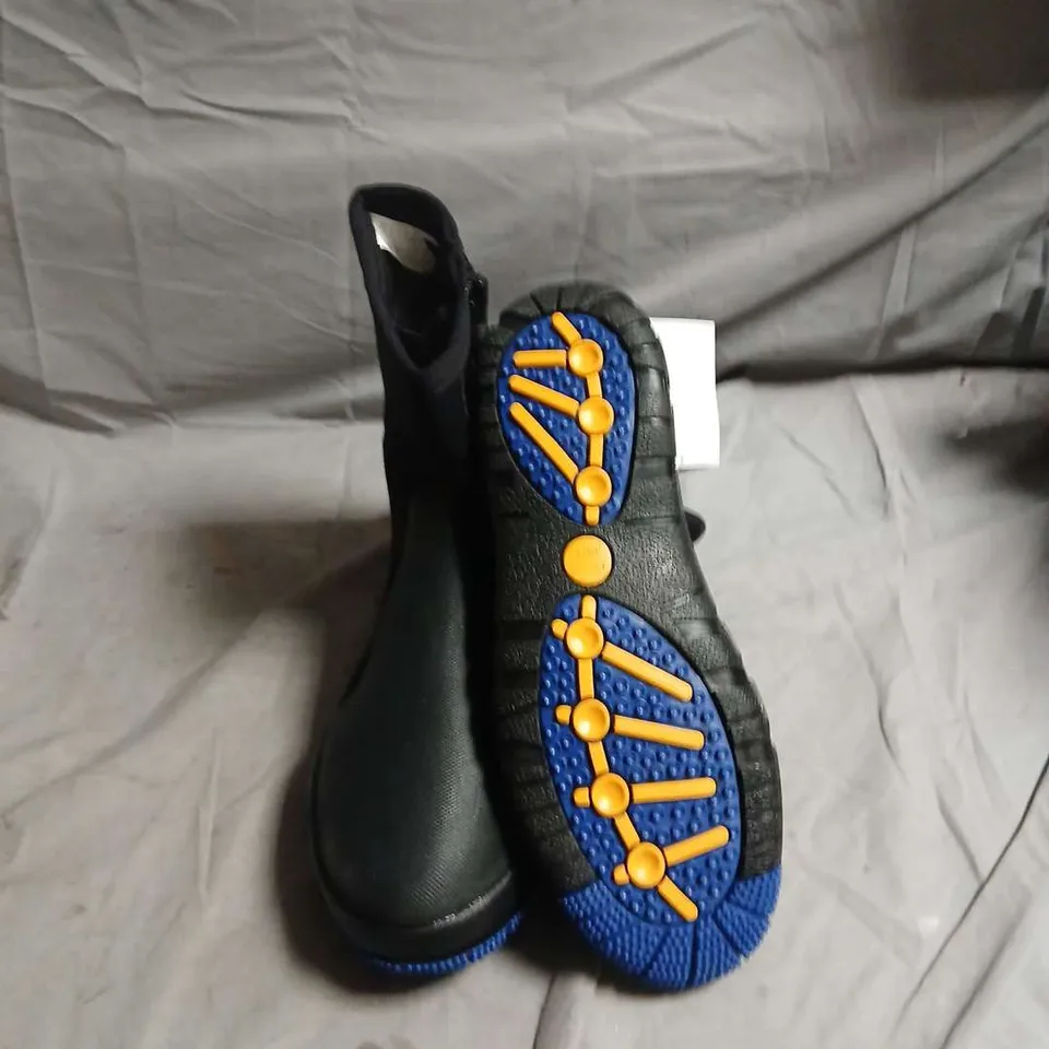 MISSION BOOT WETMAN EQUIPMENT – NEOPRENE PADDLING BOOT, BLACK - SIZE UK 11