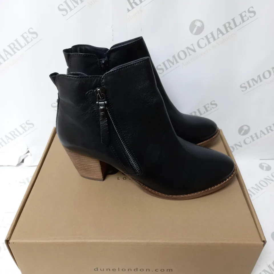 BOXED PAIR OF DUNE PAICE ANKLE BOOTS IN BLACK UK SIZE 7