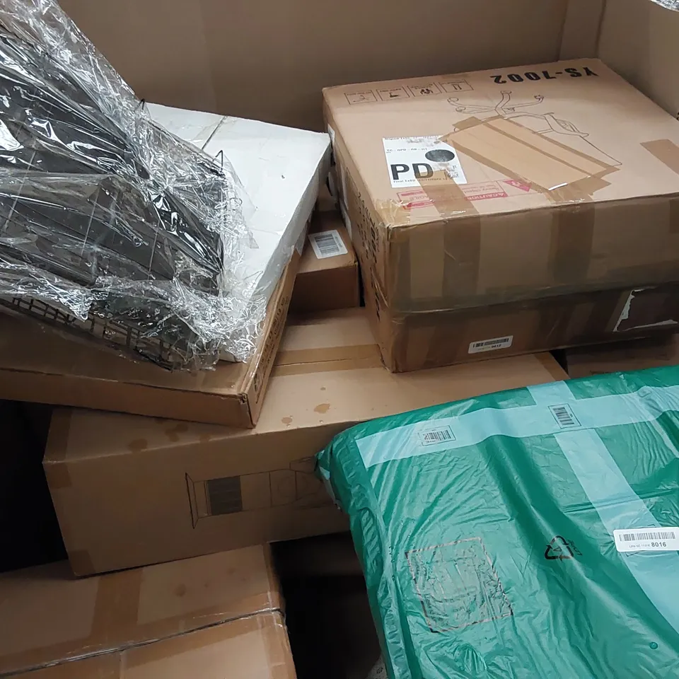 PALLET OF ASSORTED ITEMS INCLUDING: BLADELESS PURIFIER & HEATER FANS, ARTIFICIAL CHRISTMAS TREE, STEEL PET STAIRS, TOILET SEAT