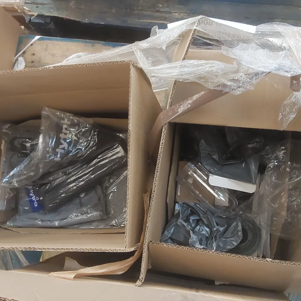 PALLET CONTAINING A LARGE QUANTITY OF ASSORTED ITEMS INCLUDING: HYTRO CLOTHING, FACE MASKS, BLENDER PARTS ECT
