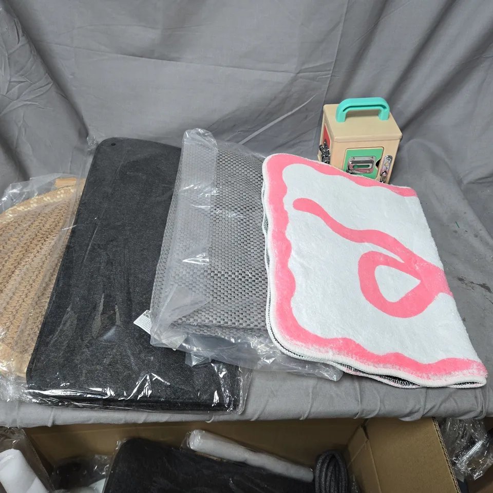 LARGE BOX OF ASSORTED HOUSEHOLD ITEMS 