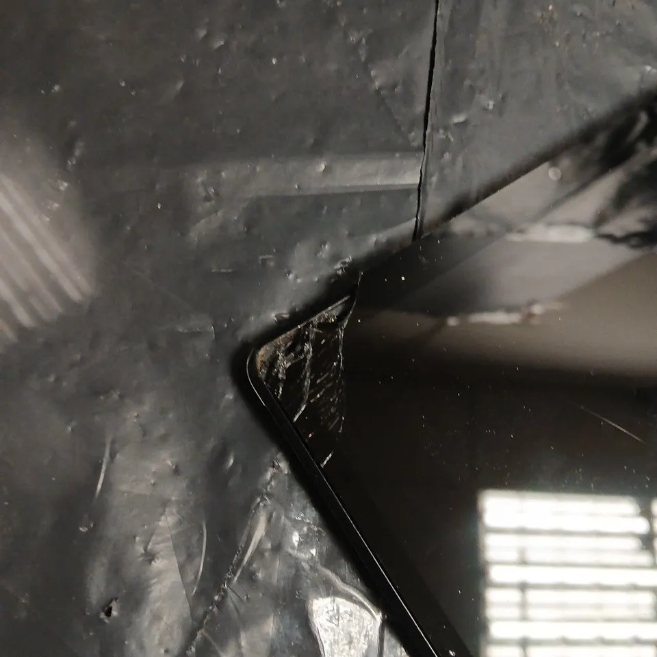 LENOVO TABLET – SILVER, DAMAGED SCREEN AND CASING