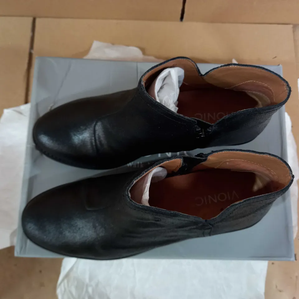 VIONIC ORTHOTIC FELICITY LIV ANKLE BOOTS - METALLIC BLACK - SIZE 6.5