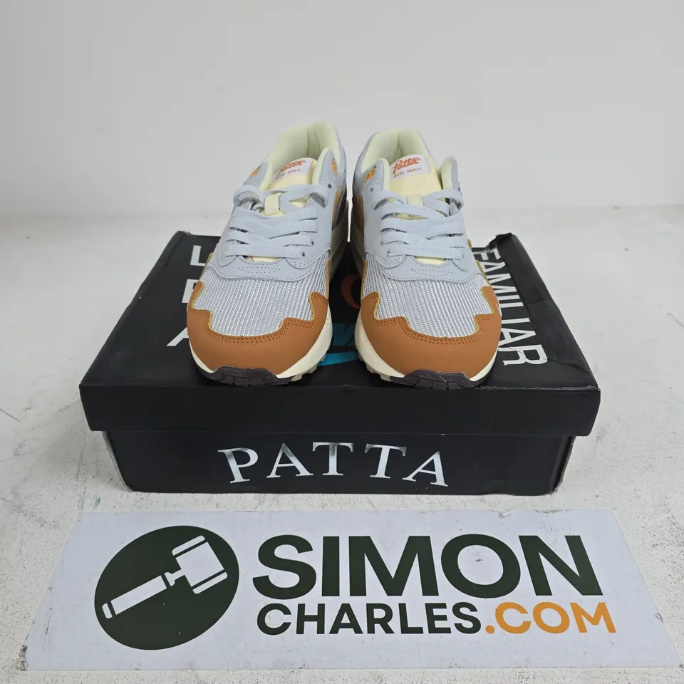 BOXED PAIR OF NIKE PATTA AIR MAX 1 TRAINERS IN METALLIC SILVER/MONARCH - UK 7