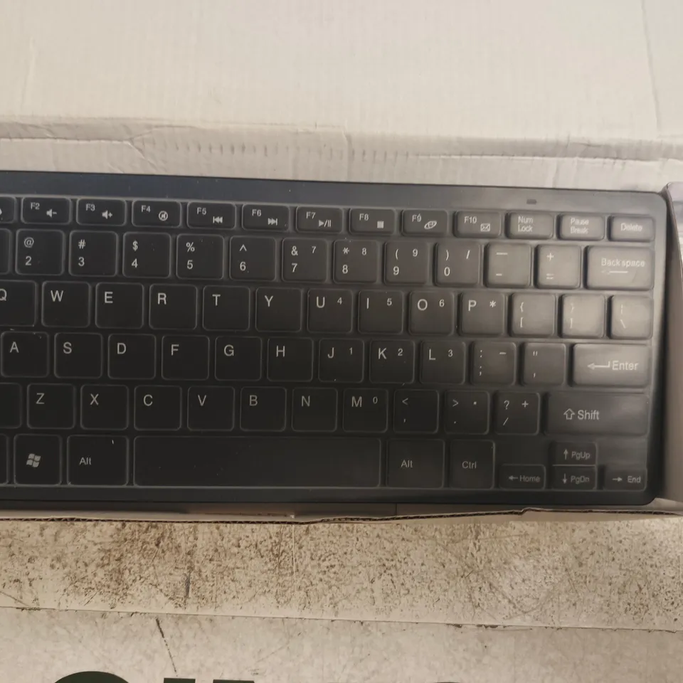 BOXED UNBRANDED K-03 MINI QWERTY KEYBOARD & MOUSE