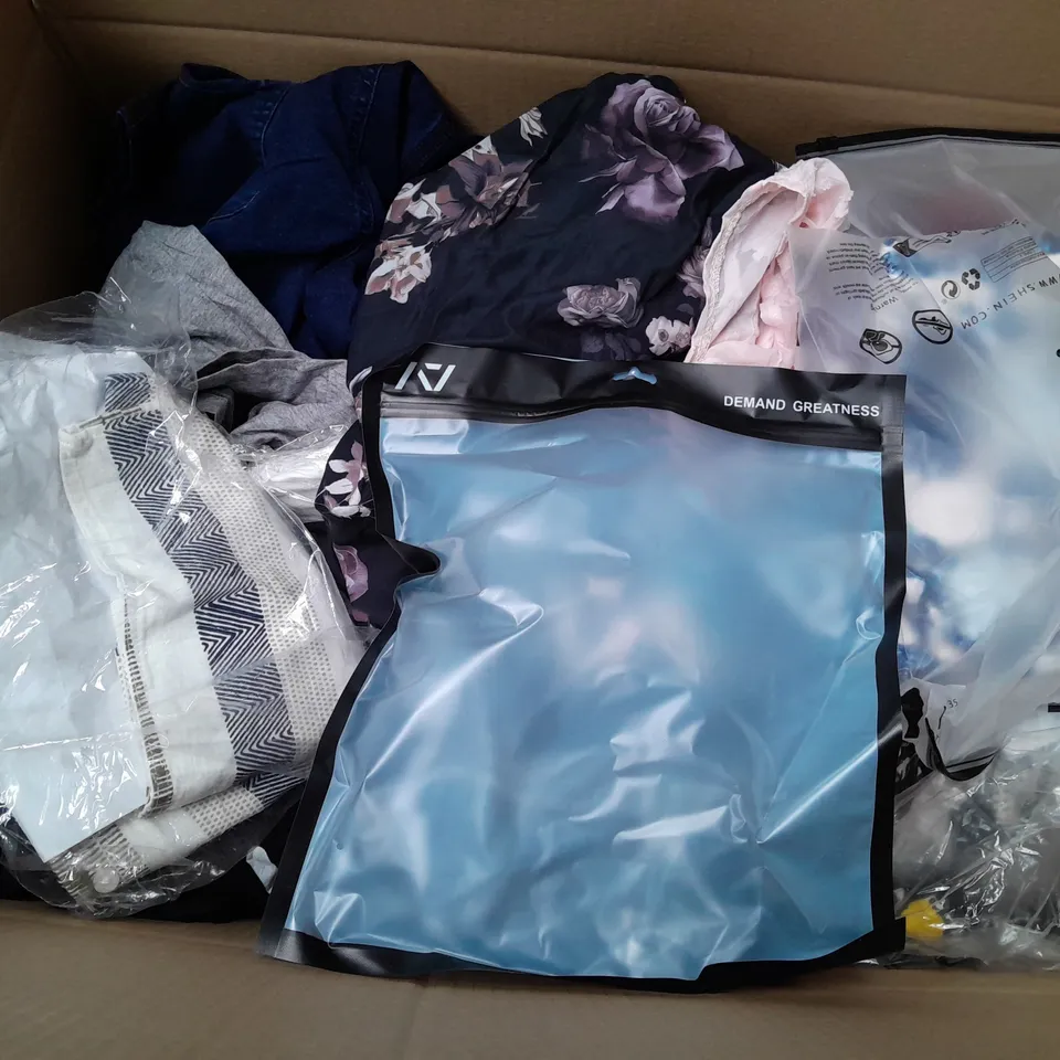 BOX OF APPROXIMATELY 25 ASSORTED CLOTHING ITEMS TO INCLUDE - HAT, SOCKS , SHORTS ETC