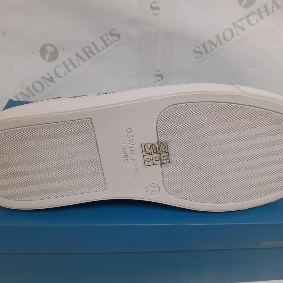 BOXED PAIR OF OSWIN HYDE STAN 5E/L DERBY TRAINERS IN BROWN - SIZE 44