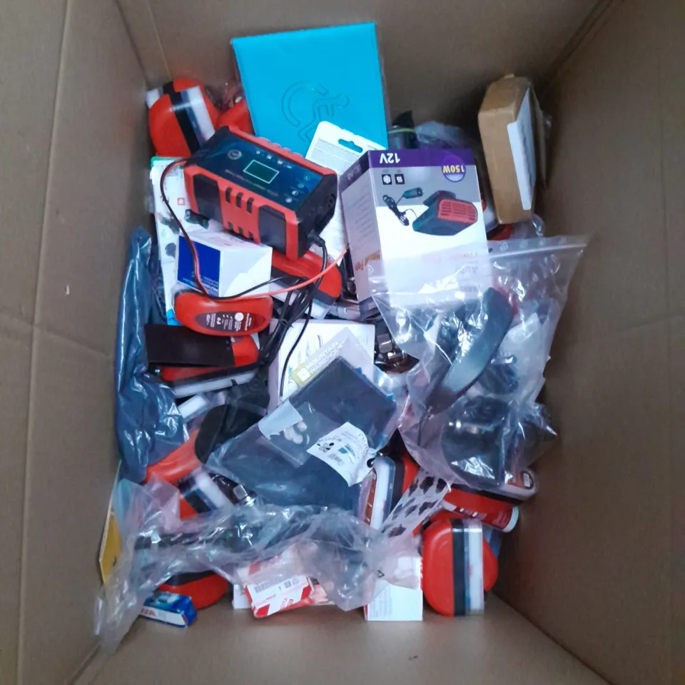 BOX OF ASSORTED CAR ITEMS TO INCLUDE - TOOLS - HEAT ES - BADGE HOLDER / COLLECTION ONLY 