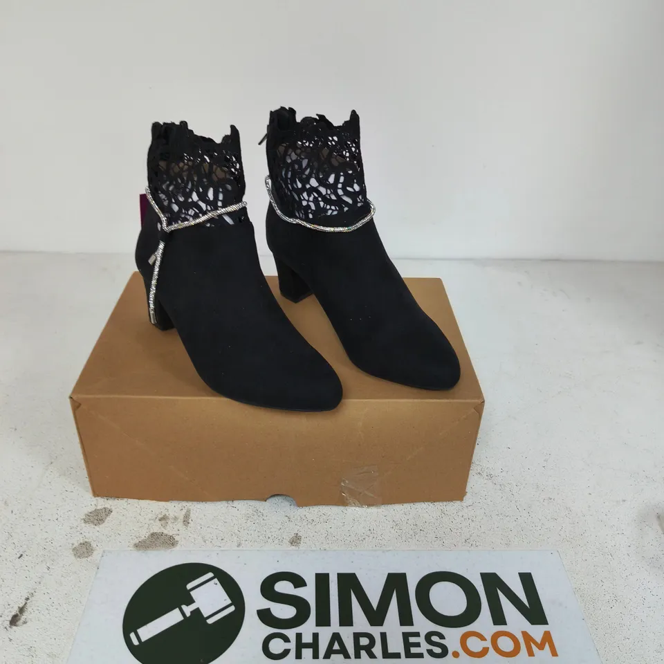 LASCANA BLACK ANKLE BOOTS WITH SILVER TRIM SIZE EU 40