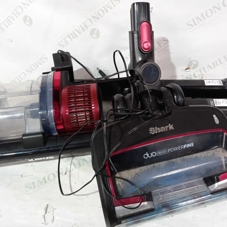 SHARK COMPLETE HOME CORDLESS STICK VACUUM