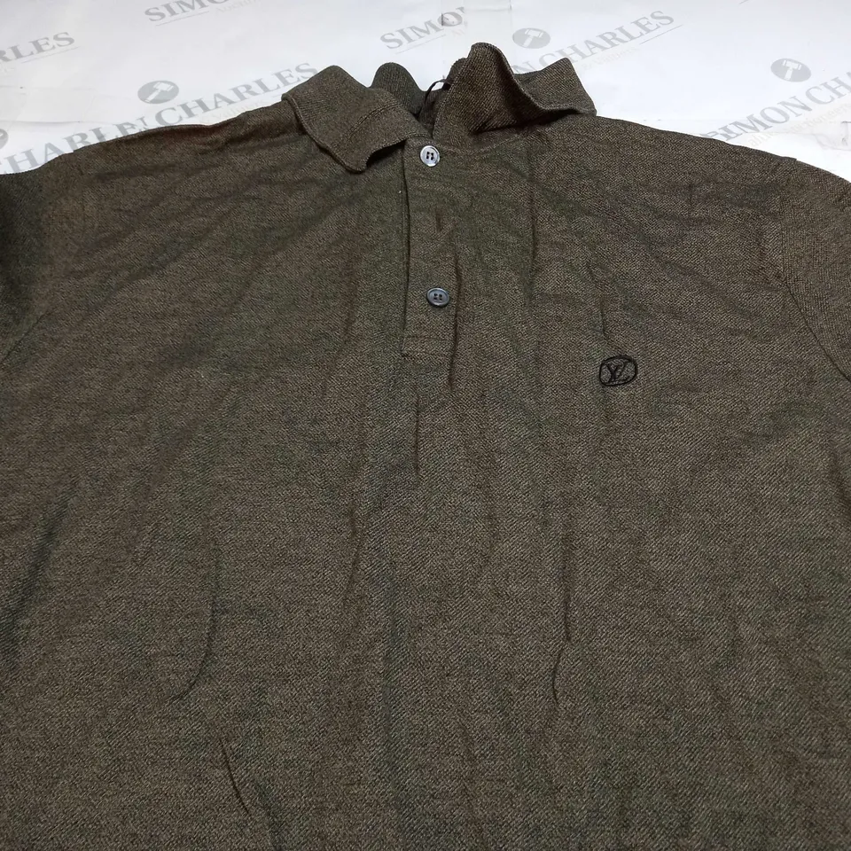 LOUIS VUITTON EMBROIDED LOGO HALF BUTTON POLO SHIRT IN DARK GREEN - MEDIUM