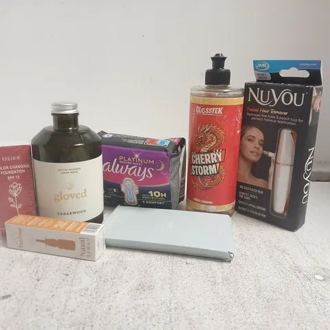 APPROXIMATELY 15 ASSORTED HEALTH & BEAUTY PRODUCTS TO INCLUDE CEDARWOOD GLOVED, NUYOU FACIAL HAIR REMOVER, PLATINUM ALWAYS PADS, ETC - COLLECTION ONLY