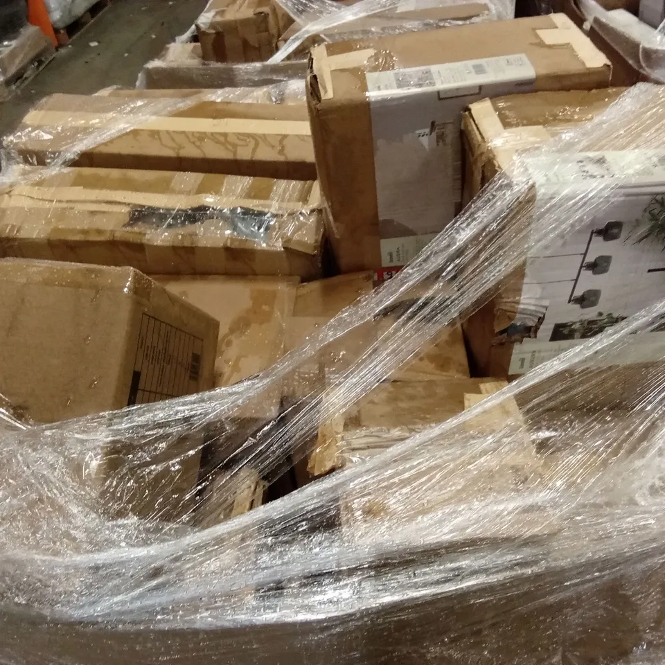 PALLET OF APPROXIMATELY 20 ASSORTED INDOOR LIGHTING PRODUCTS