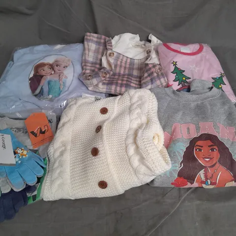 BOX OF APPROXIMATELY 30 ASSORTED KIDS CLOTHING ITEMS TO INCUDE - PYJAMAS, GLOVES, JUMPER, ETC