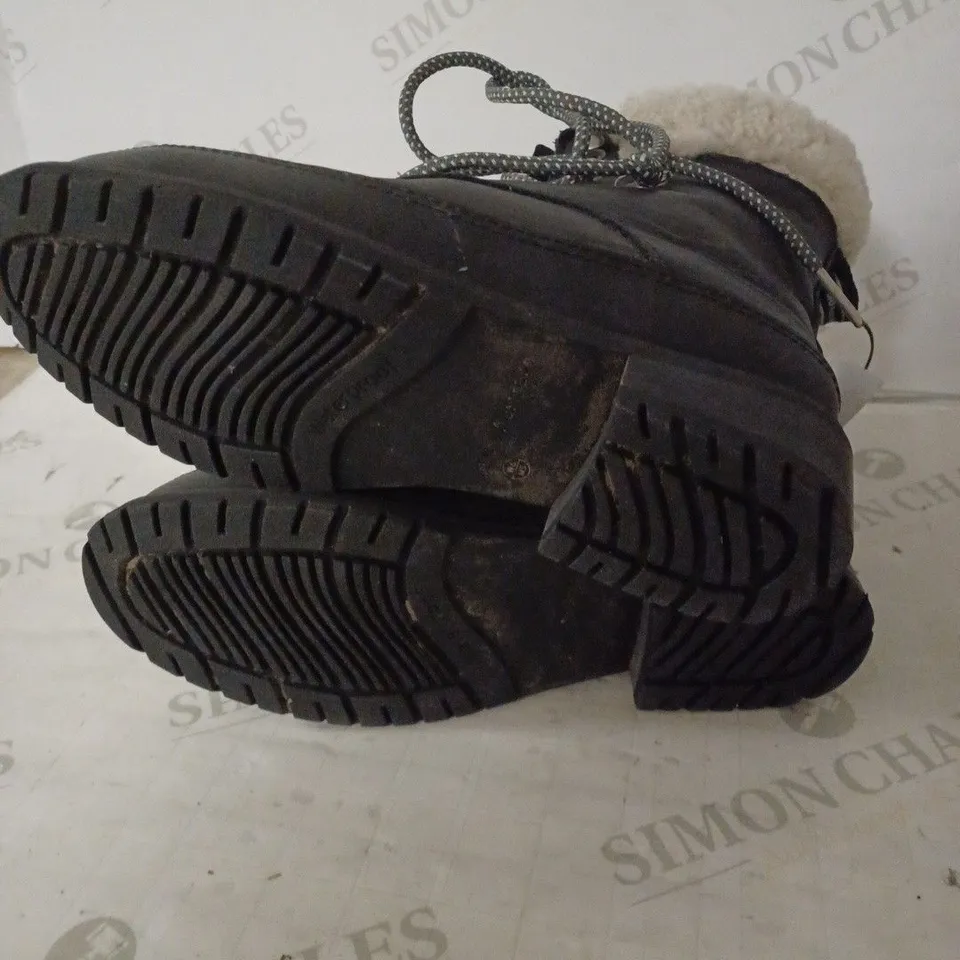EMU OKAB WATERPROOF BOOTS - BLACK, SIZE 4