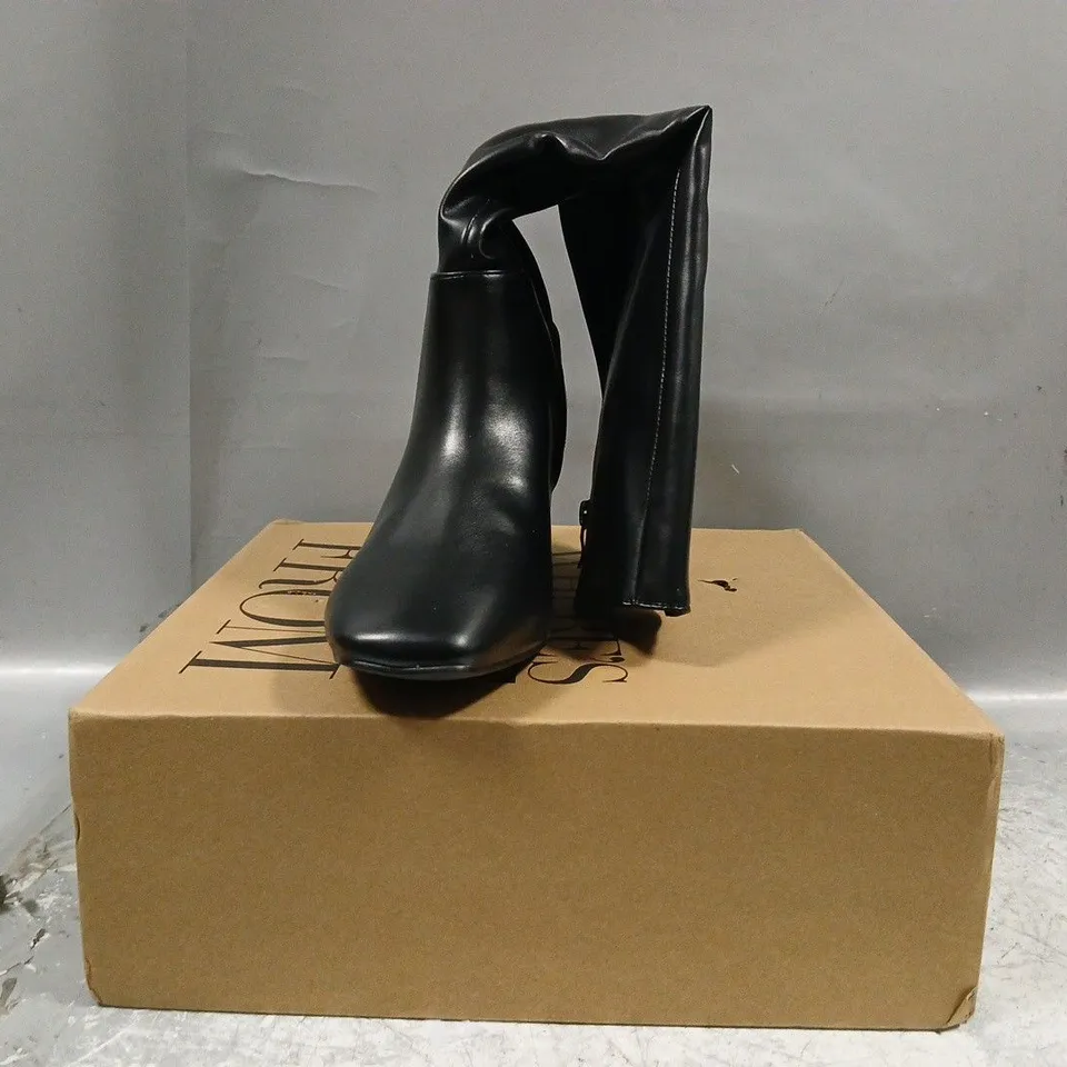 BOXED PAIR OF WHERE'S THAT FROM BLOCK HEEL KNEE-HIGH BOOTS IN BLACK SIZE UK 7