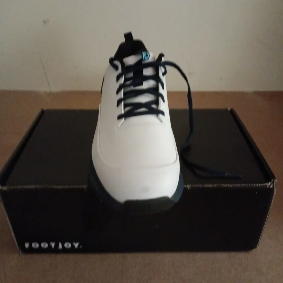 BOXED PAIR OF FOOTJOY TOUR RIVAL SHOES IN WHITE/BLUE - UK 9