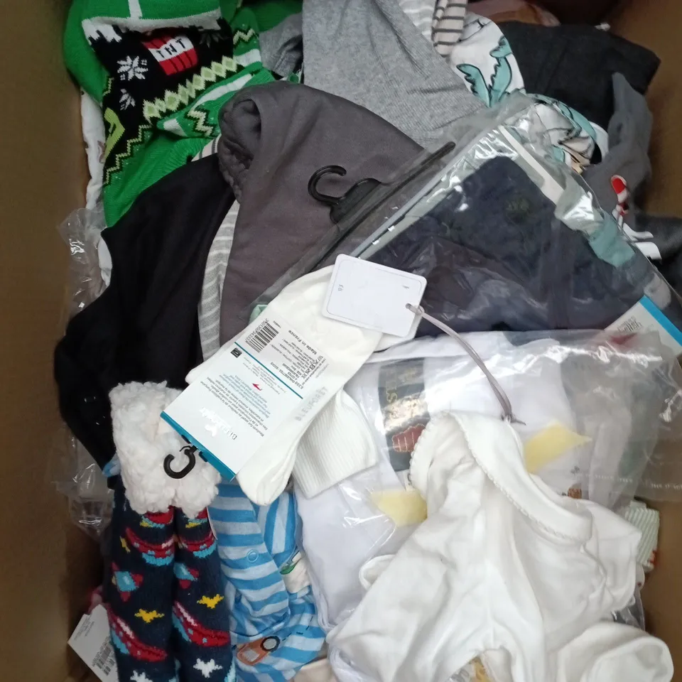 BOX OF APPROXIMATELY 25 ASSORTED KIDS CLOTHING PRODUCTS IN VARIOUS SIZES TO INCLUDE T-SHIRTS, PANTS, SHORTS ETC