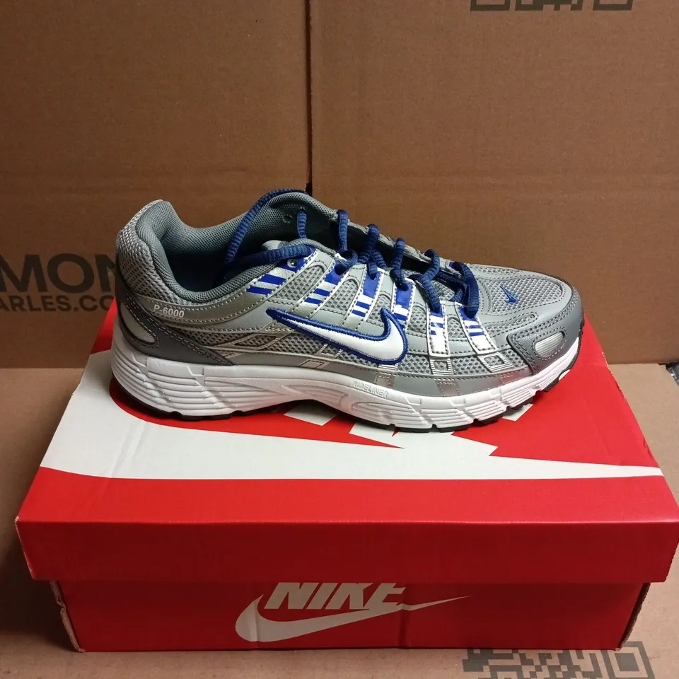 BOXED PAIR OF NIKE P-6000 YOUTHS TRAINERS IN WOLF GREY - Y4.5