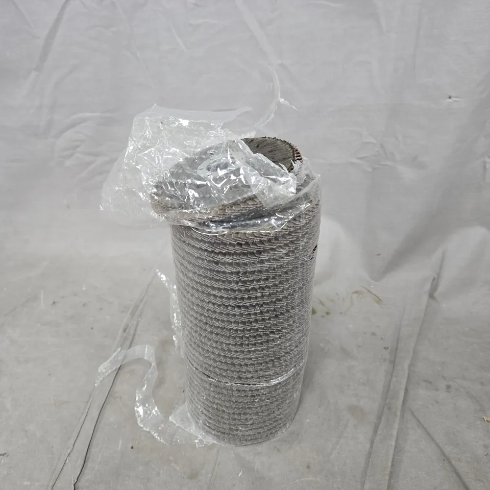 APPROXIMATELY 30 FLAP DISCS 