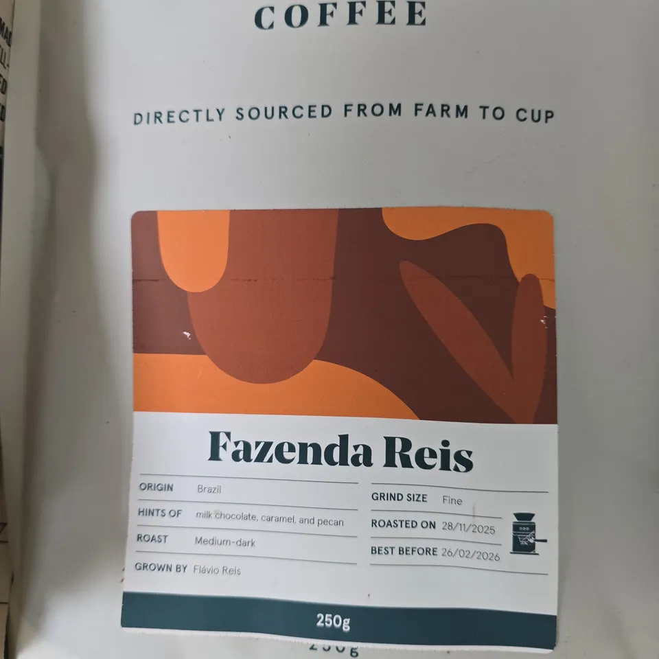 LOT OF 7 ASSORTED PACKS OF COFFEE TO INCLUDE RAVE, GRIUND AND EDGE - VARIOUS SIZES 