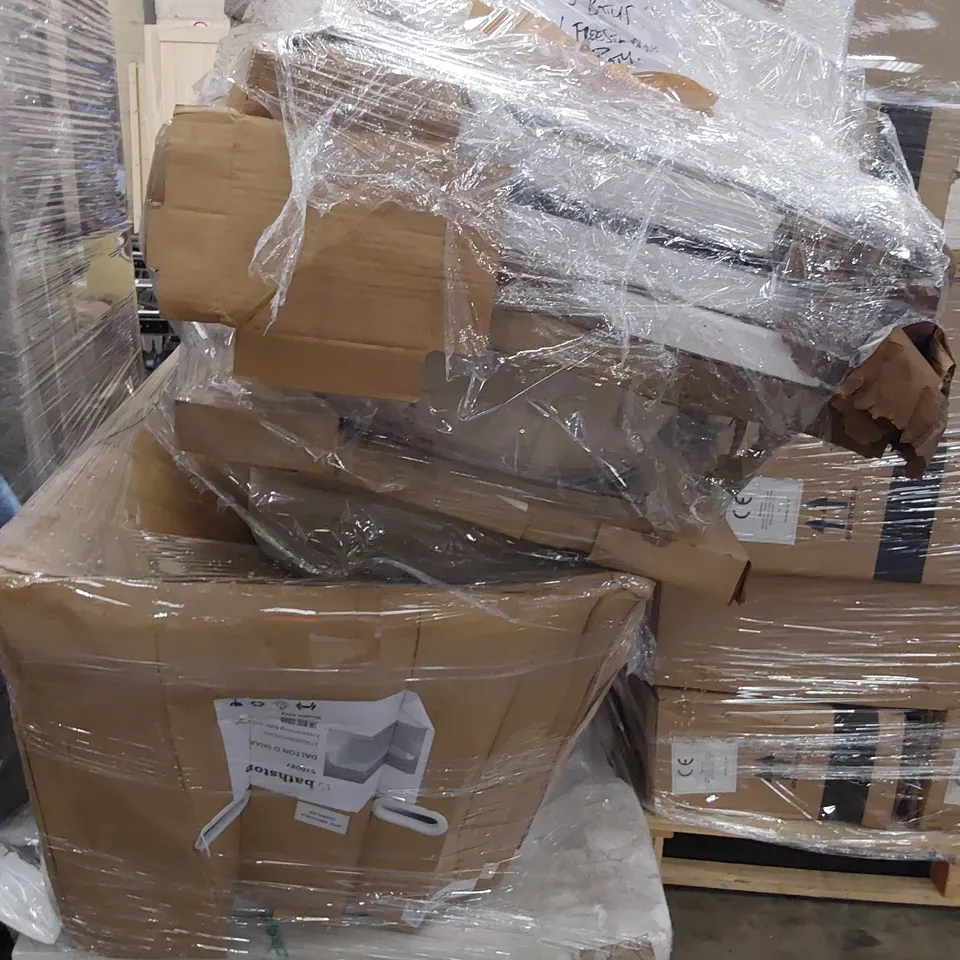 PALLET OF APPROXIMATELY 6 ASSORTED BATHS INCLUDING FREESTANDING