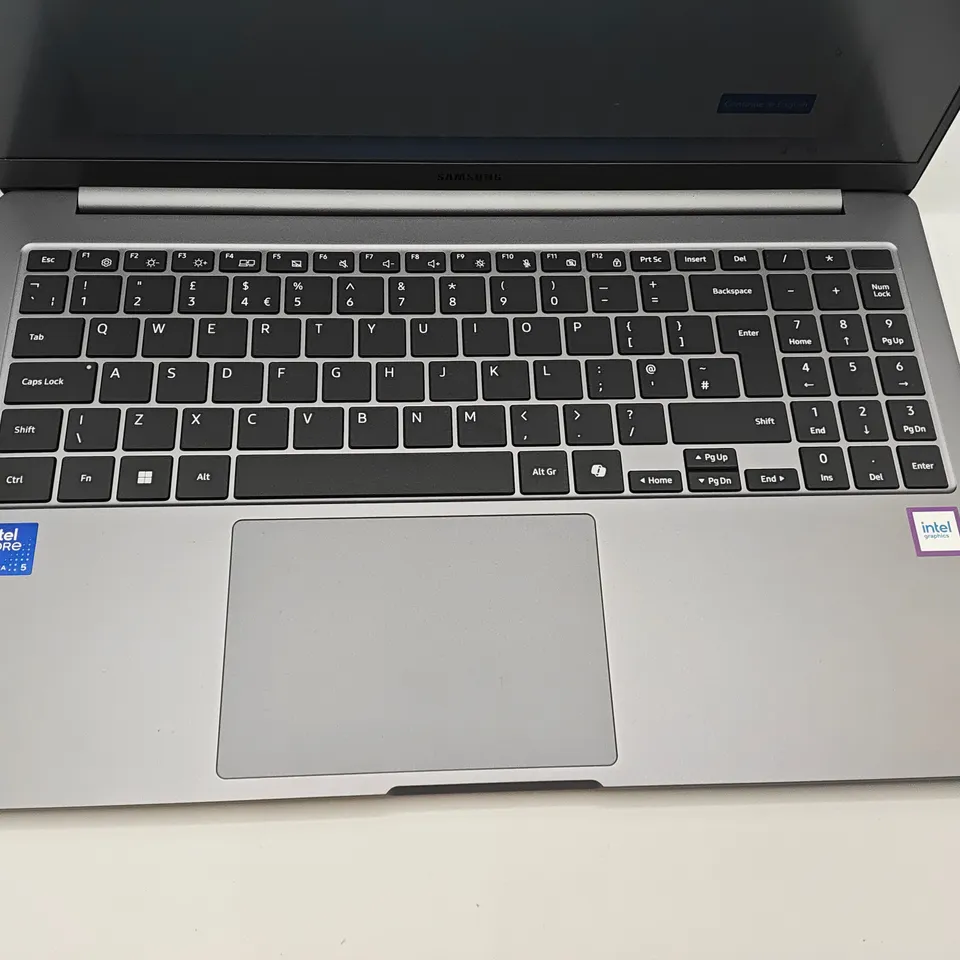 UNBOXED SAMSUNG INTEL CORE ULTRA 5 LAPTOP IN SILVER - NP750XHD