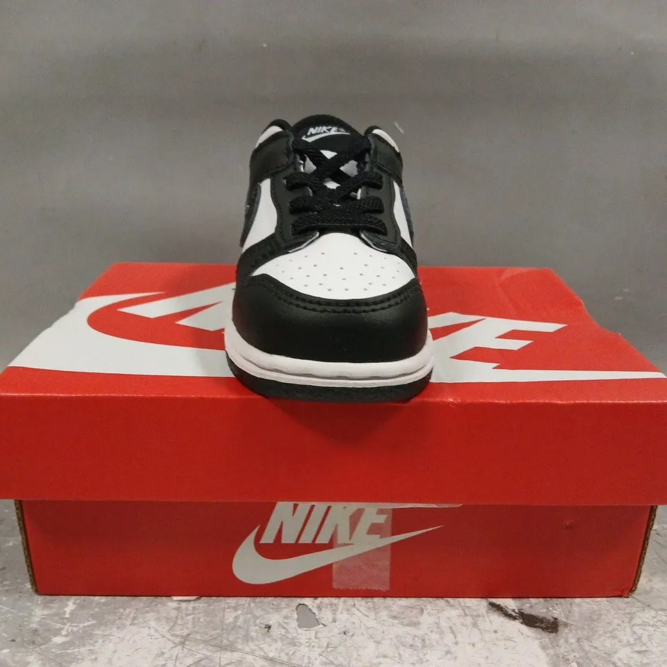 BOXED PAIR OF NIKE INFANTS DUNK LOW SHOES IN BLACK/WHITE SIZE UK 6.5