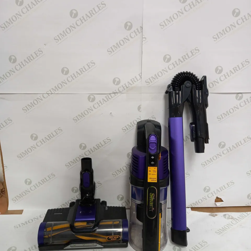 SHARK ANTI HAIR WRAP CORDLESS PET VACUUM CLEANER IZ202UKT