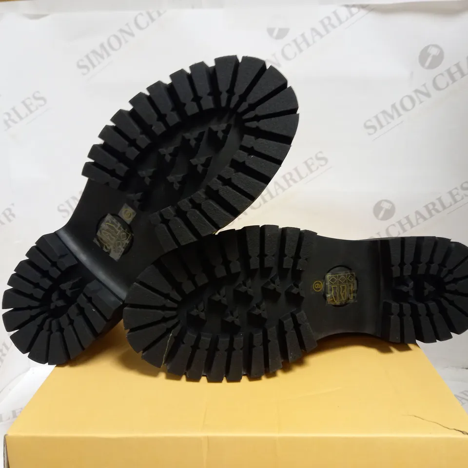 KOI VEGAN BLACK & WHITE MARY JANES UK SIZE 9