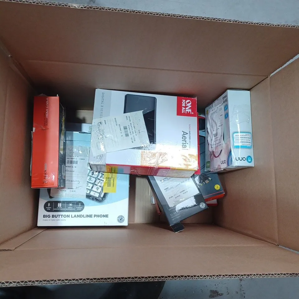 BOX OF APPROXIMATELY 14 ASSORTED ITEMS TO INCLUDE A WIRELESS KEYBOARD, HDTV INDOOR AERIAL AND A FM ALARM CLOCK