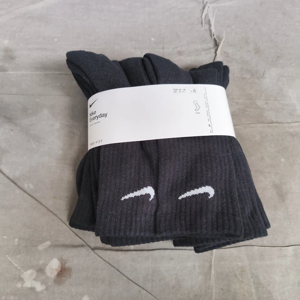 NIKE EVRYDAY CREW SOCKS 6 PACK IN BLACK - UK 8-11