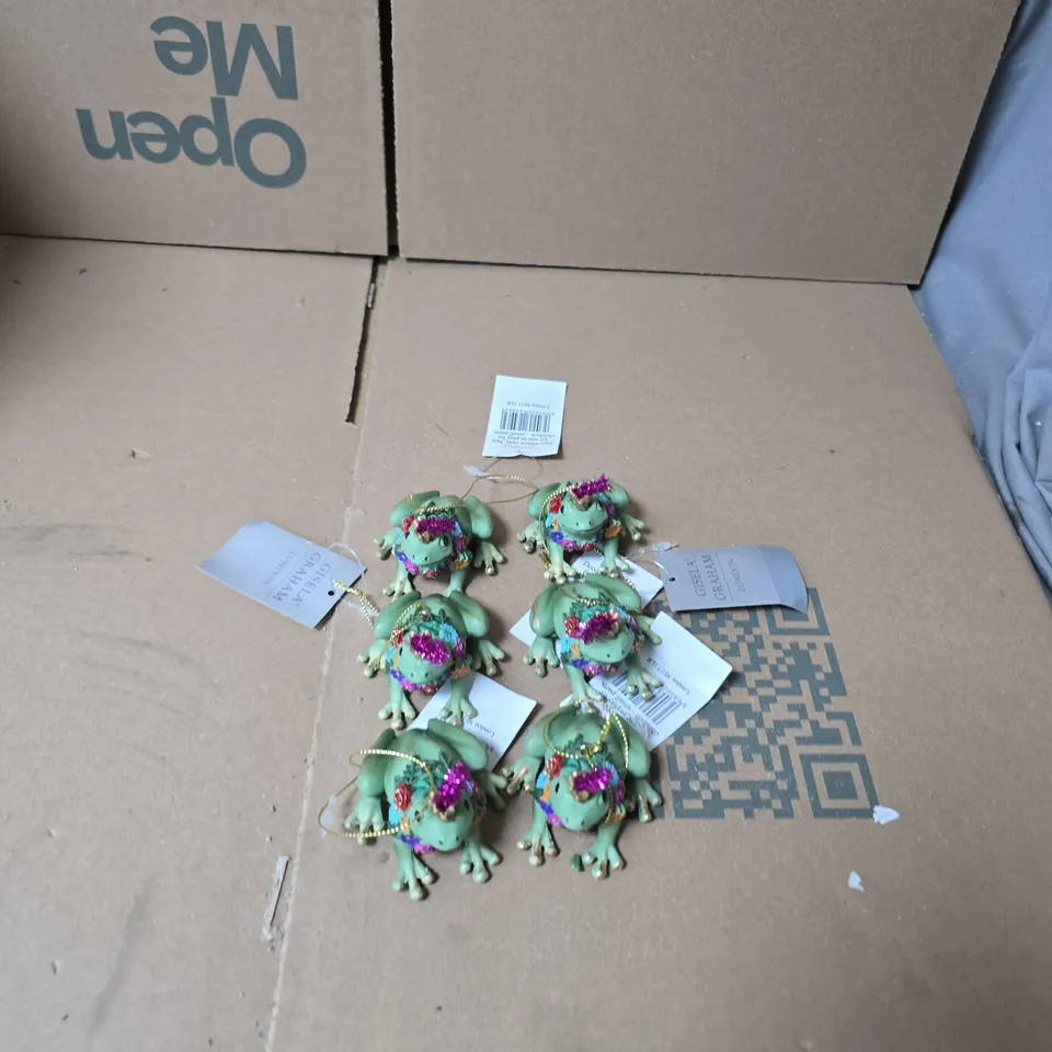 3 BOXES OF ASSORTED GISELA GRAHAM SMALL DECORATIONS 