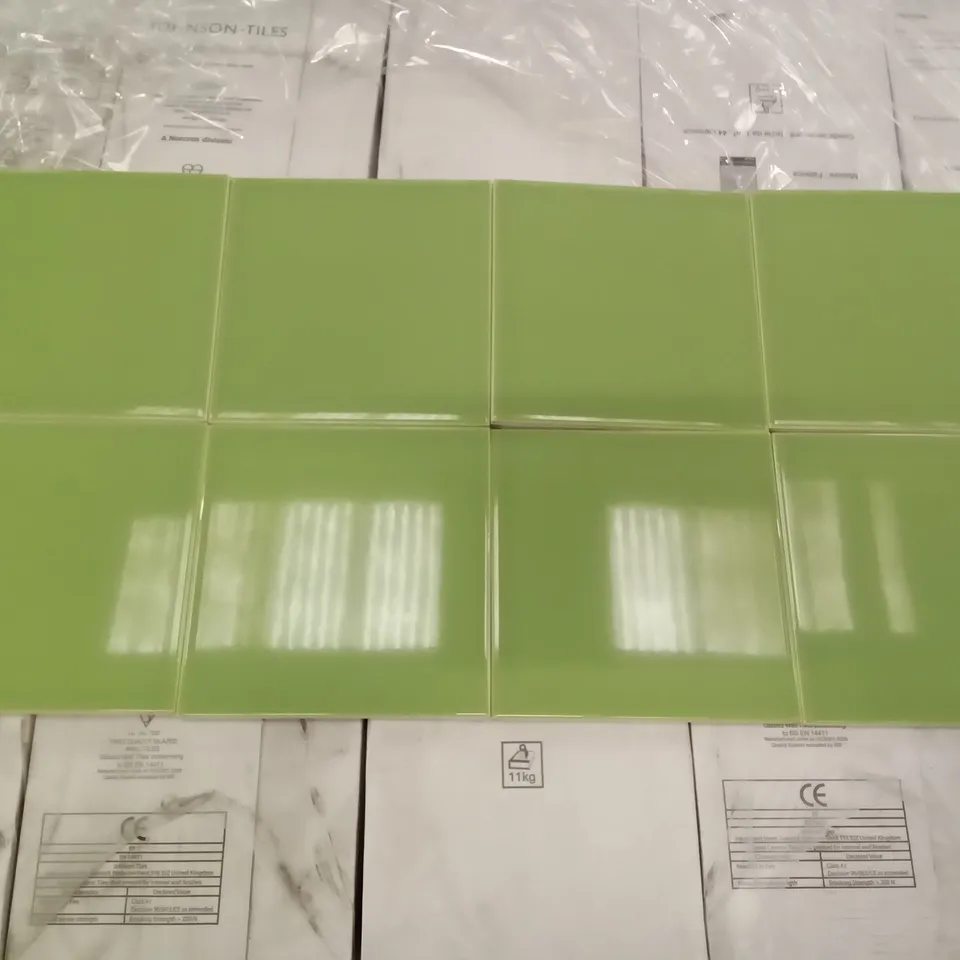 PALLET OF APPROXIMATELY 90 PACKS OF 44 PCS BRILLIANT VERTE POMME 15×15CM ASTUCE TILES, 25 PCS MAT BLEU BALT ASTUCE TILES & 25PCS MAT BLEU BALTIQUE 3 20×20CM TILES