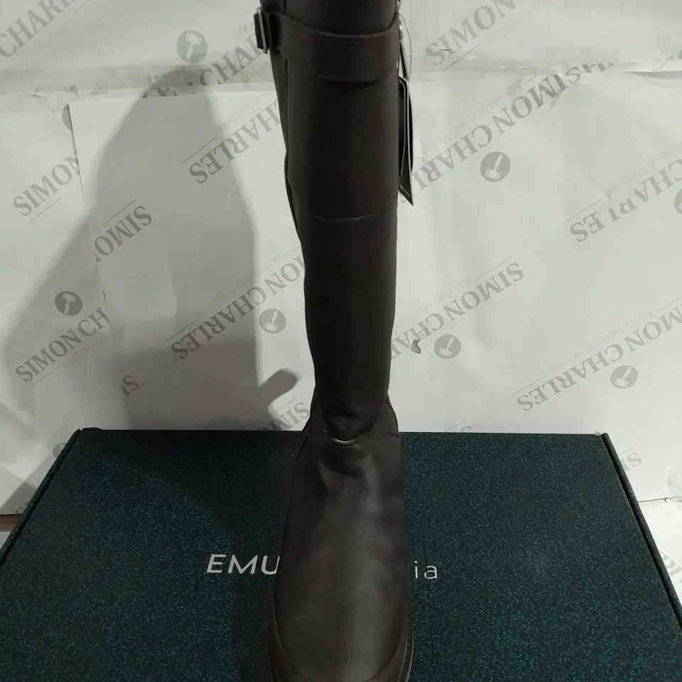 BOXED PAIR OF EMU NATASHA LEATHER BOOTS, ESPRESSO - SIZE 6