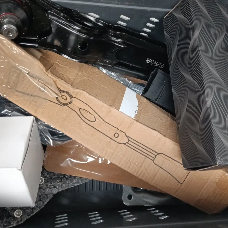 APPROXIMATELY 5 ASSORTED ITEMS TO INCLUDE TOOL & VEHICLE FORENSIC MARKING, ETC