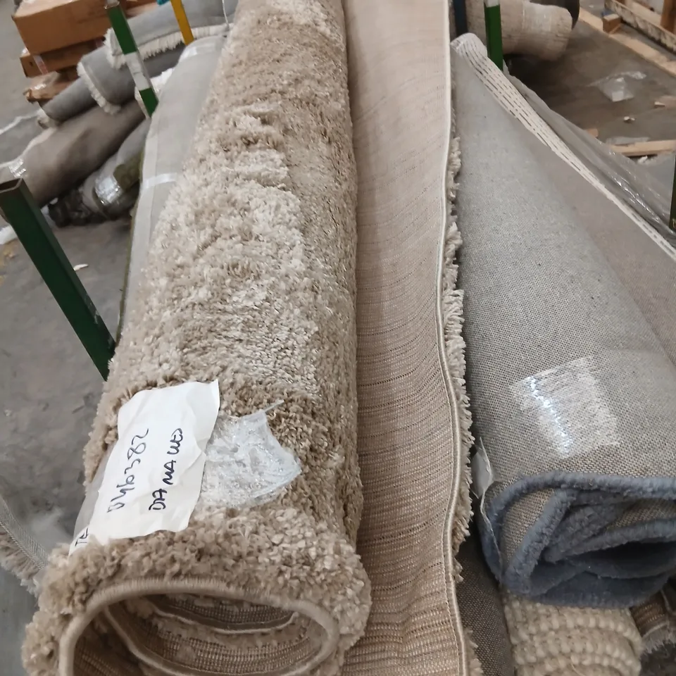 LARGE GREY SHAGGY RUG