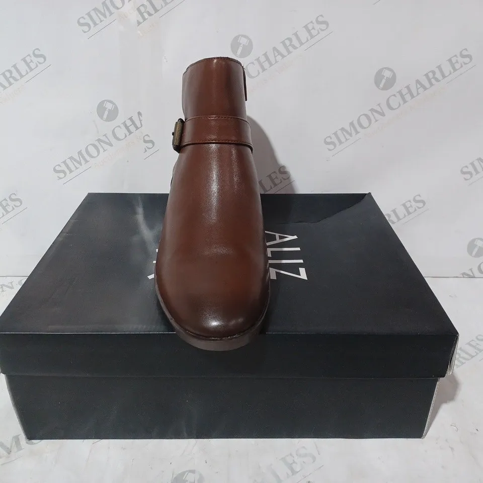 BOXED PAIR OF NATURALIZER LOW HEEL SIDE-ZIP SHOES IN BROWN UK SIZE 7